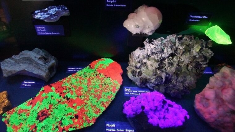 Minerale im ultravioletten Licht